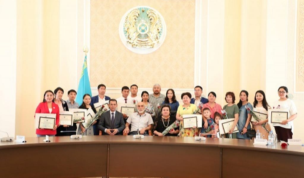 ТІЛ МӘСЕЛЕСІН КӨТЕРГЕН ТІЛШІЛЕР МАРАПАТТАЛДЫ