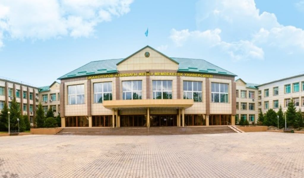 Ілияс ЖАНСҮГІРОВ-125: ҒЫЛЫМИ БАҒЫТТА 79 МАҚАЛА ЖАРИЯЛАНДЫ