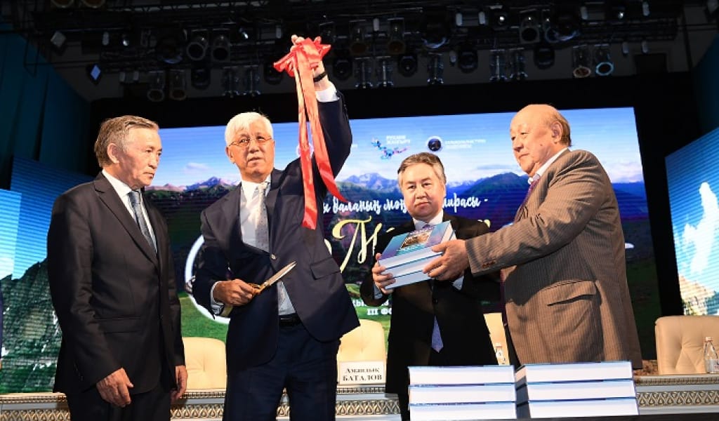 "МАНАС" - ҚАЗАҚ ПЕН ҚЫРҒЫЗДЫ БІРІКТІРГЕН МӘҢГІЛІК МҰРА