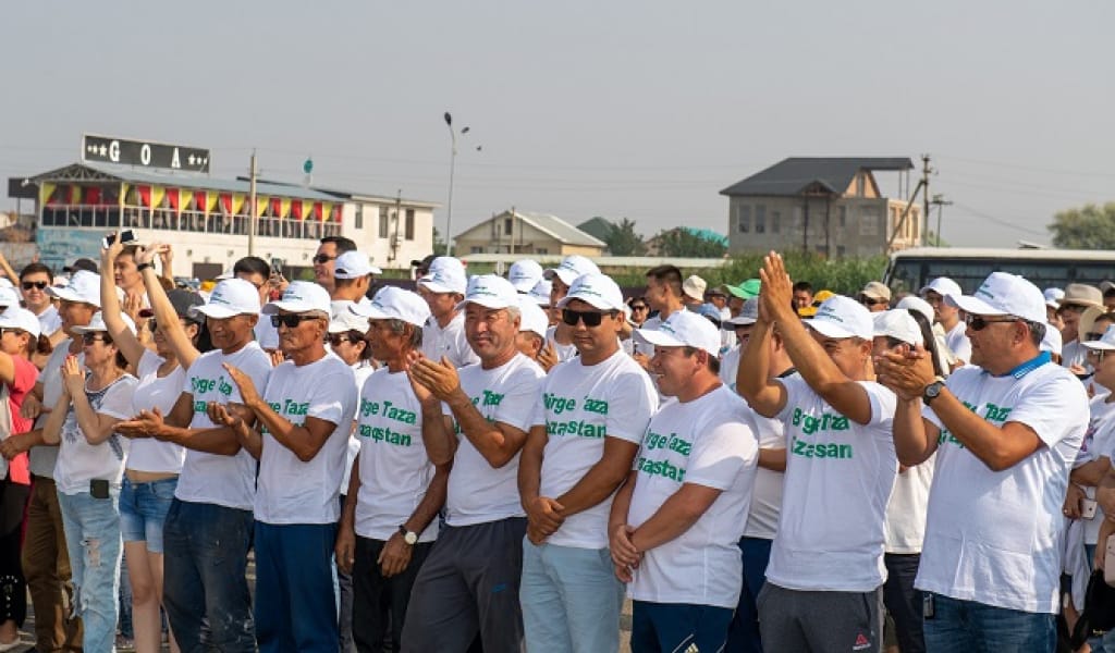 "TAZA QAZAQSTAN": ТОННА-ТОННА ҚОҚЫС ШЫҒАРЫЛДЫ