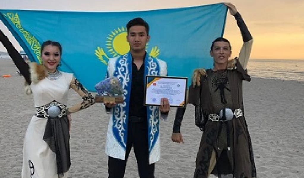 ӨНЕРДЕ ШЕКАРА ЖОҚ: ЖАҺАНДЫҚ САЙЫСТАН ЖҮЛДЕМЕН ОРАЛДЫ