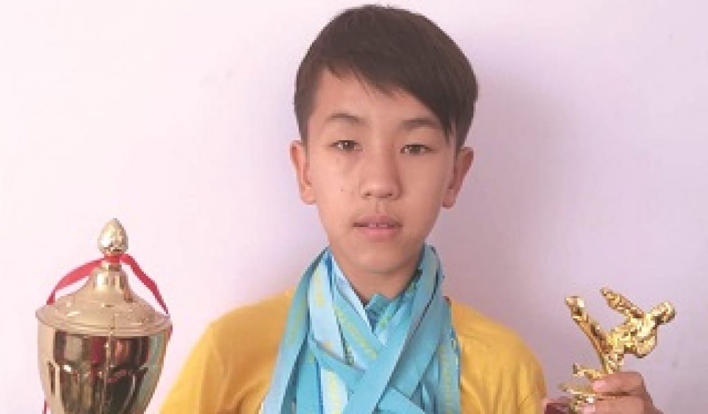 КАРАТЭ: ЖЕТІНШІ СЫНЫП ОҚУШЫСЫ ЖАПОНИЯДА ТОП ЖАРДЫ