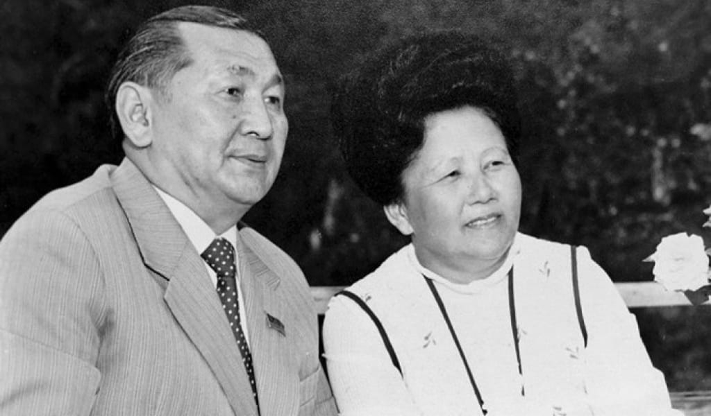 "БАҚЫТЖАНҒА СЕРІК КЕРЕК": БАУЫРЖАН МОМЫШҰЛЫНЫҢ ҚАРА БАЛАСЫ КІМ?