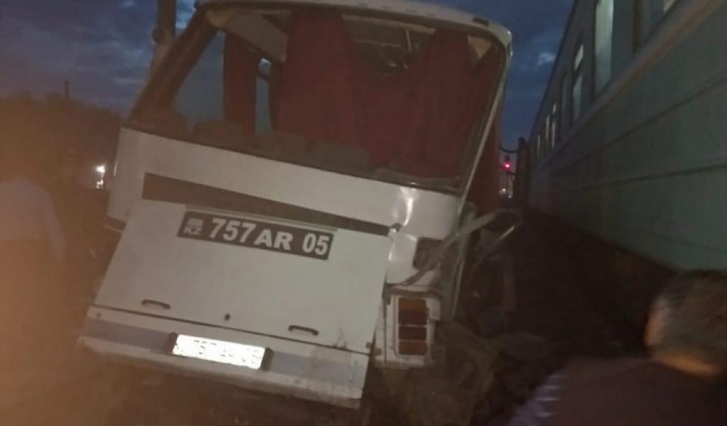 КІМ КІНӘЛІ? ПРЕЗИДЕНТ АВТОБУС ЖҮРГІЗУШІСІНІҢ ТУҒАН-ТУЫСТАРЫНА КӨҢІЛ АЙТТЫ