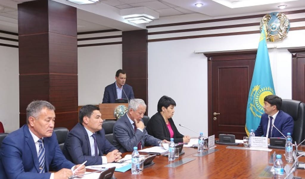 "АРТЫҒЫМЕН ЖҰМЫС ІСТЕЙДІ": КӘСІПОРЫНДАРДА ЕҢБЕК ШАРТЫ САҚТАЛА МА?