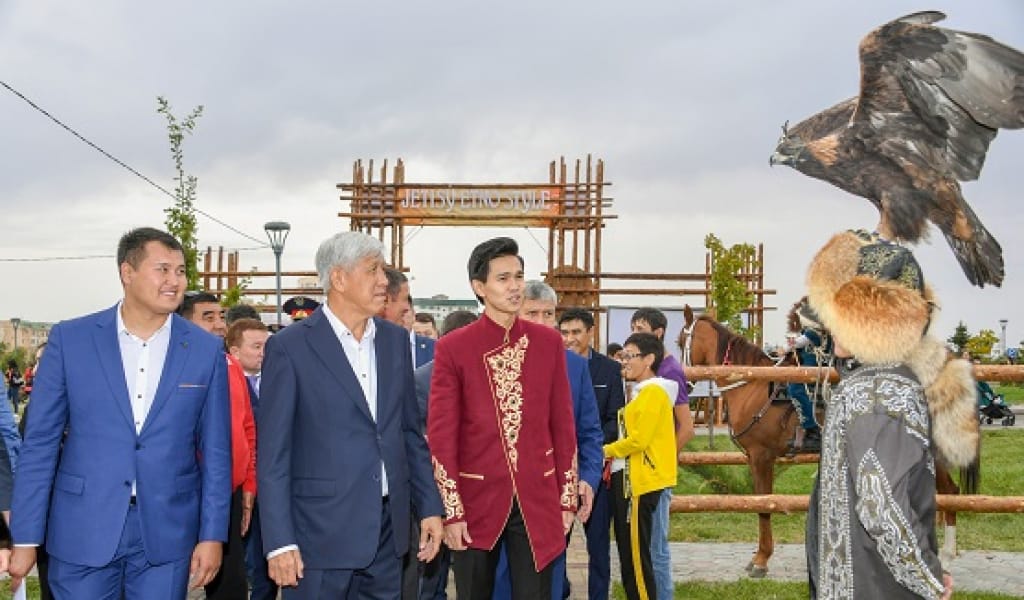 «JETISÝ ETNO STYLE»: ӨЗЕН ЖАҒАЛАУЫНДА ЖАСТАР ФЕСТИВАЛІ ӨТТІ