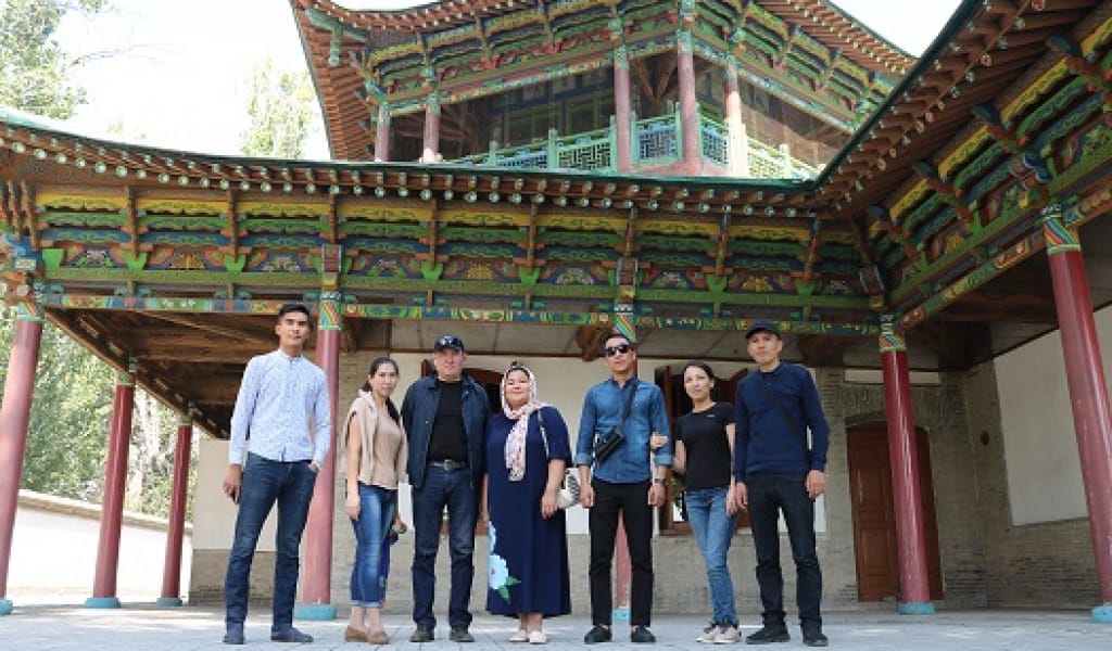 ШЕГЕСІЗ МЕШІТ: ЖАСТАР КИЕЛІ ЖЕРЛЕРГЕ САЯХАТ ЖАСАДЫ