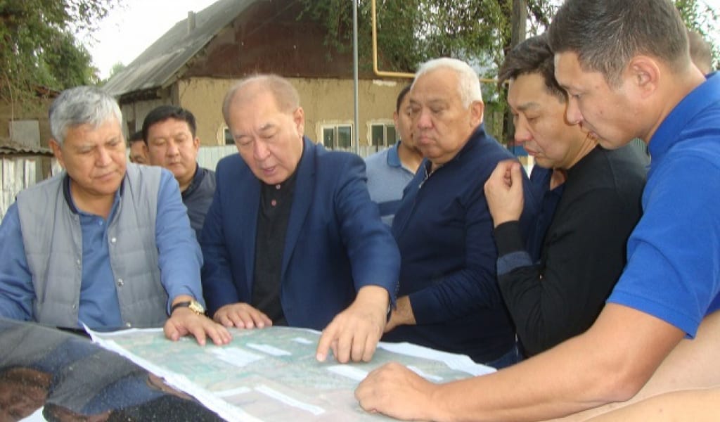 "СЫЛБЫР ЖҰМЫС": ӘКІМНІҢ БІРІНШІ ОРЫНБАСАРЫ "АЛТЫН ОРДАДАҒЫ" ЖОЛ ҚҰРЫЛЫСЫМЕН ТАНЫСТЫ