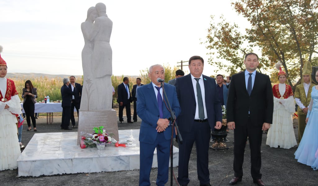 "ӨМІРБҰЛАҚ" МАХАББАТ ЕСКЕРТКІШІ