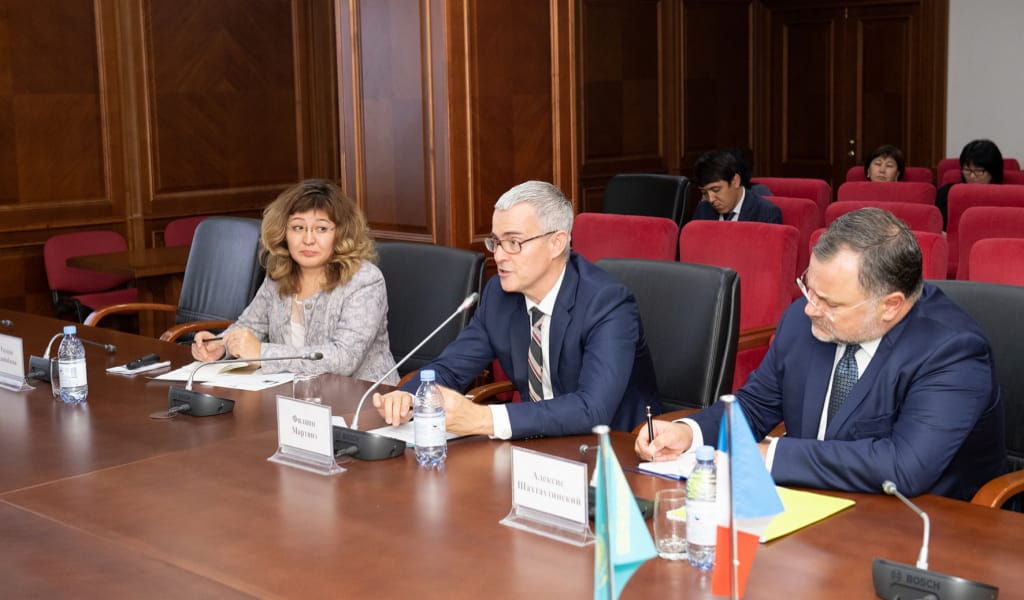 "ІСКЕР АЗАМАТ": ФРАНЦИЯ ЕЛШІСІ Амандық БАТАЛОВ ТУРАЛЫ ПІКІР БІЛДІРДІ