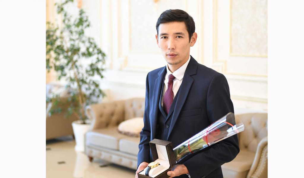 "КӨШЕ ТАЗАЛАЙТЫН РОБОТ ҚҰРАСТЫРҒАНБЫЗ": ӨНЕРТАПҚЫШ МҰҒАЛІМ