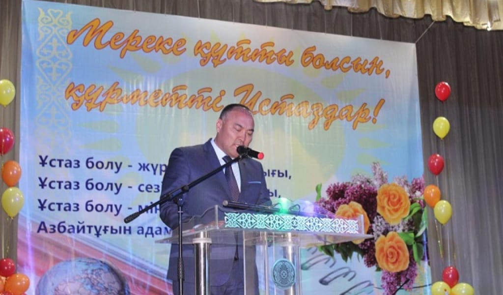 ТАЛҒАР АУДАНЫ: ҰСТАЗДАР АҒЫЛШЫНША СӨЙЛЕУГЕ КӨШКЕН БЕ?