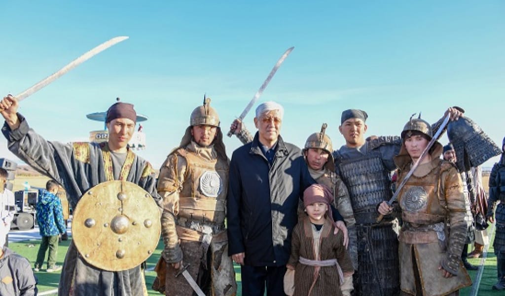 ЕРЛІК ПЕН ӨРЛІК: АШЫҚ АСПАН АСТЫНДАҒЫ АЙҚАС