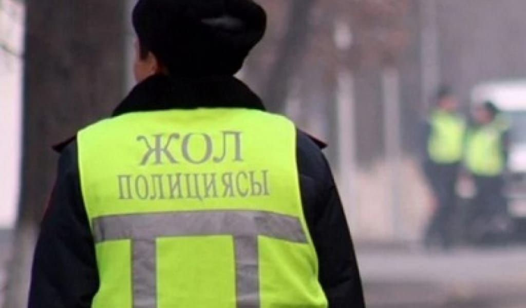 "ЕЛУ МЕТРГЕ ДЕЙІН СҮЙРЕГЕН": ПОЛИЦИЯ ҚЫЗМЕТКЕРІ ДЕНЕ ЖАРАҚАТЫН АЛДЫ