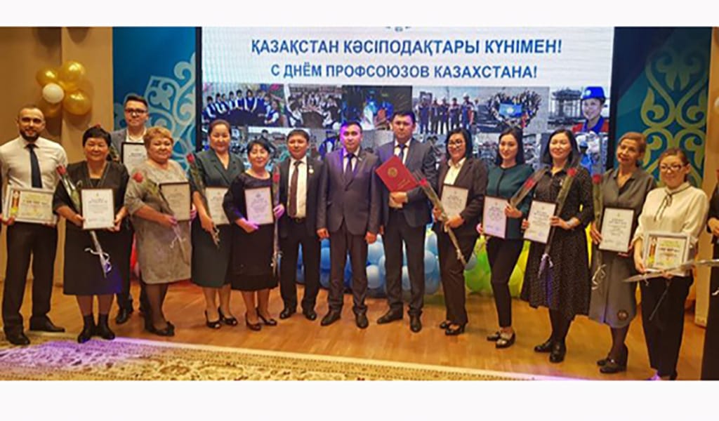 500 МЫҢ ТЕҢГЕ: КӘСІПОДАҚ ҚЫЗМЕТКЕРЛЕРІНЕ ҚАРЖЫЛАЙ ҚОЛДАУ КӨРСЕТІЛДІ