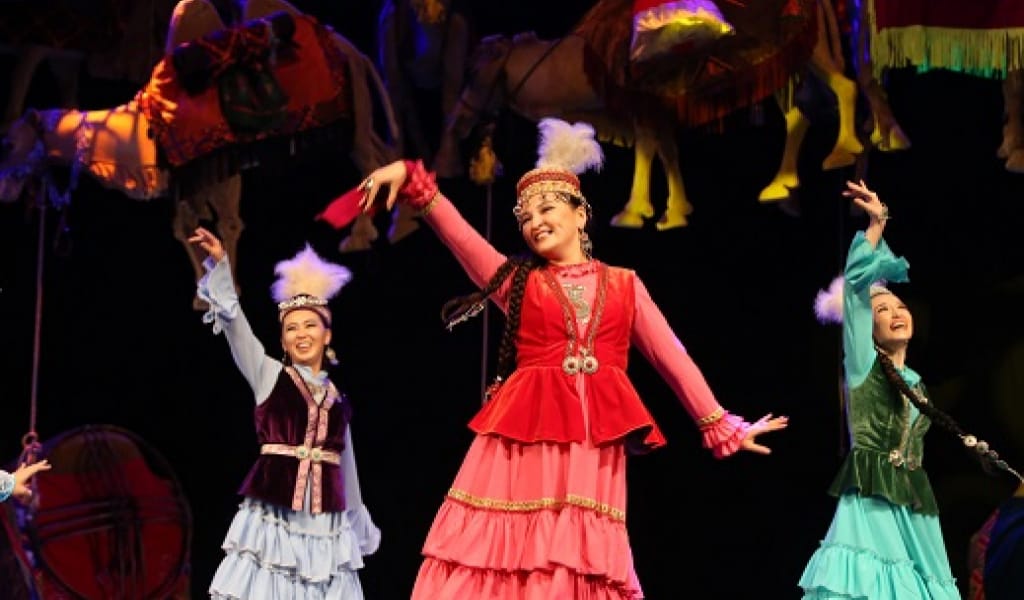 "БОС ТҰРМАСЫН": ТЕАТРДЫҢ ЖАҢА МАУСЫМЫ КОМЕДИЯМЕН АШЫЛДЫ