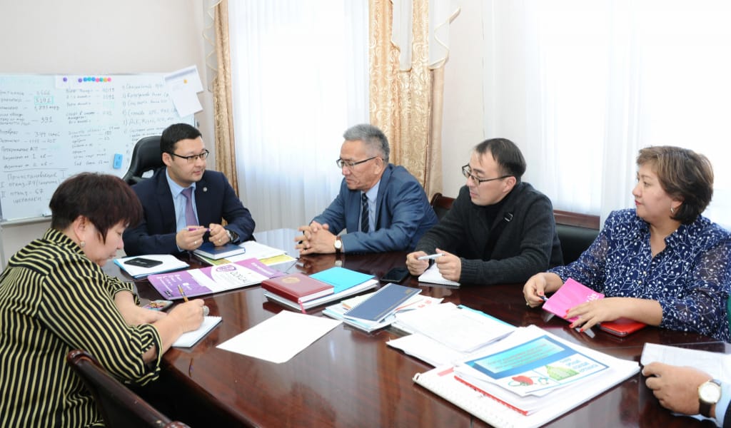 "ЖАНЫМЫЗҒА ЖАҚЫН": ГАЗЕТ ЖУРНАЛИСТЕРІ ТАЛҒАР АУДАНЫНА АТ БАСЫН БҰРДЫ