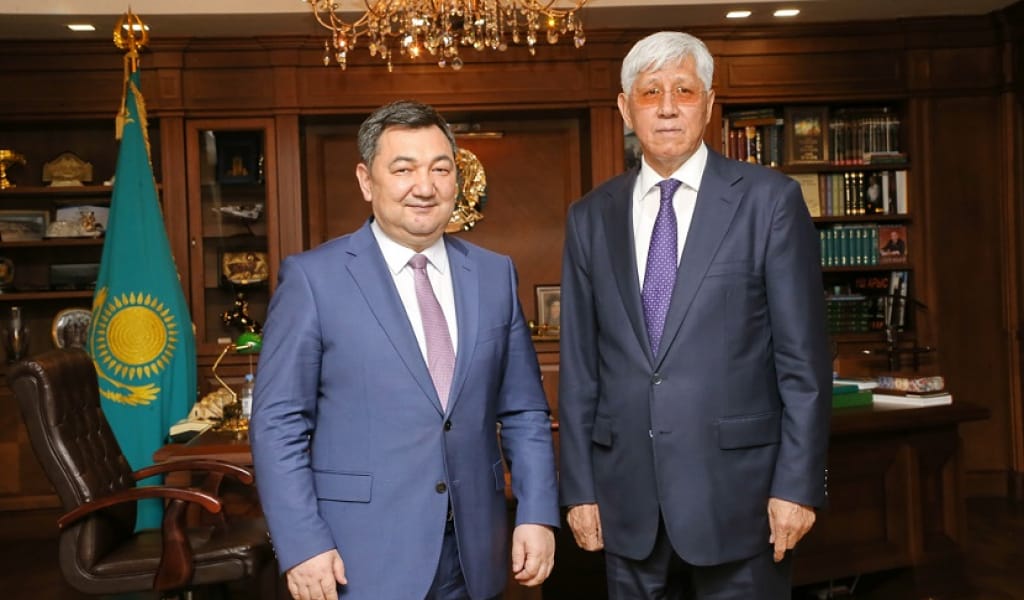 "ГАЗЕТТІҢ ОРНЫ ЖОҒАРЫ": ОБЛЫС ӘКІМІ БАС БАСЫЛЫМНЫҢ БАСҚАРМА ТӨРАҒАСЫН ҚАБЫЛДАДЫ