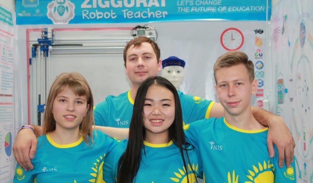 ҮЗДІК ҮШТІКТЕ: ҚАЗАҚСТАНДЫҚ ОҚУШЫЛАР САБАҚ БЕРЕТІН РОБОТ ҚҰРАСТЫРДЫ