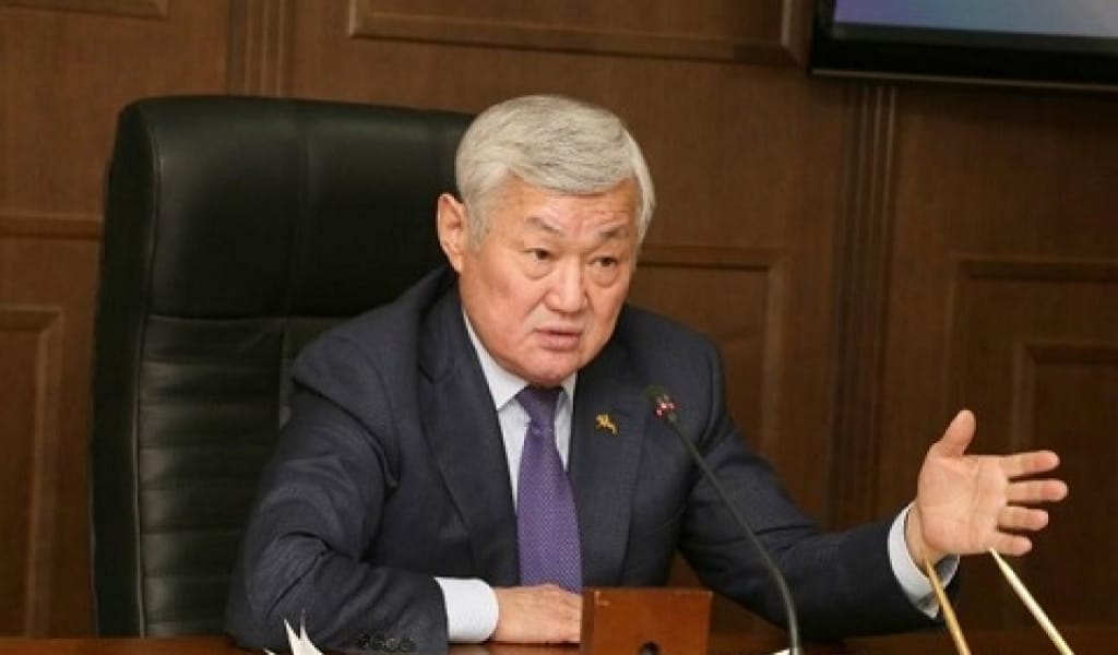 БЕРДІБЕК САПАРБАЕВ: "ДИРЕКТОР ОҚУШЫЛАРДЫ ТАНЫМАЙДЫ"