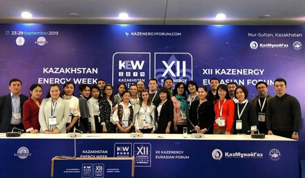 "МҰНДАЙ ШАРАЛАР АЗ": МҰНАЙ ТАҚЫРЫБЫНА ЖАЗАТЫН ЖУРНАЛИСТЕР ЖИНАЛДЫ