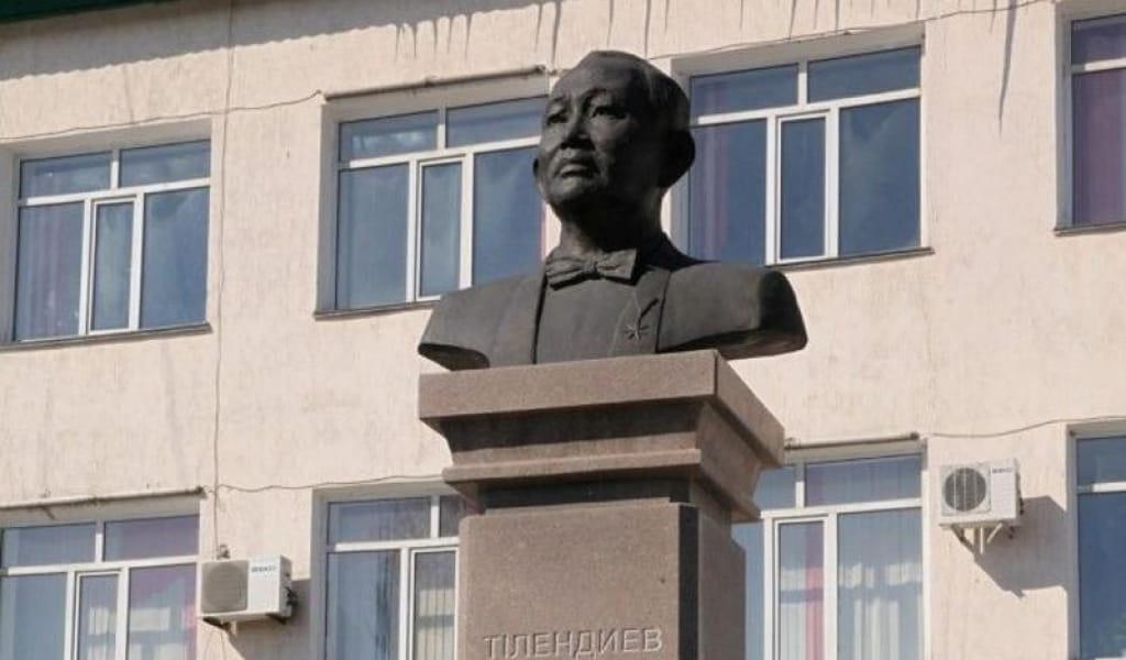 "ШЕШІМ ӘЛІ ҚАБЫЛДАНҒАН ЖОҚ": АМАНДЫҚ БАТАЛОВ МУЗЫКАЛЫҚ МЕКТЕПКЕ ҚАТЫСТЫ ОЙЫН АЙТТЫ