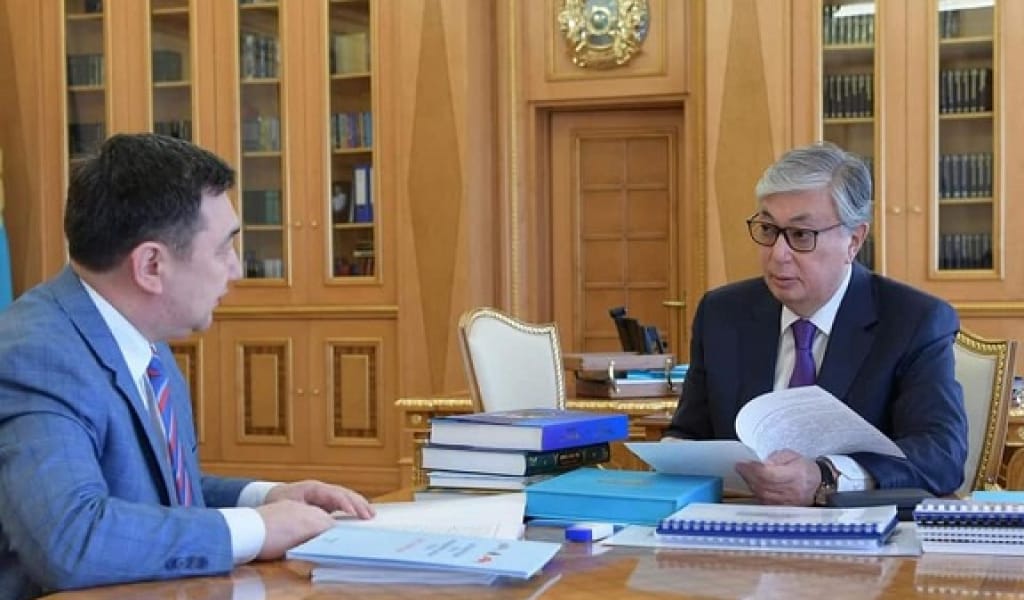 "ӨТКІР, ӨЗЕКТІ МАҚАЛАЛАР КӨП": ПРЕЗИДЕНТ "EGEMEN QAZAQSTAN" ГАЗЕТІН ҚҰТТЫҚТАДЫ