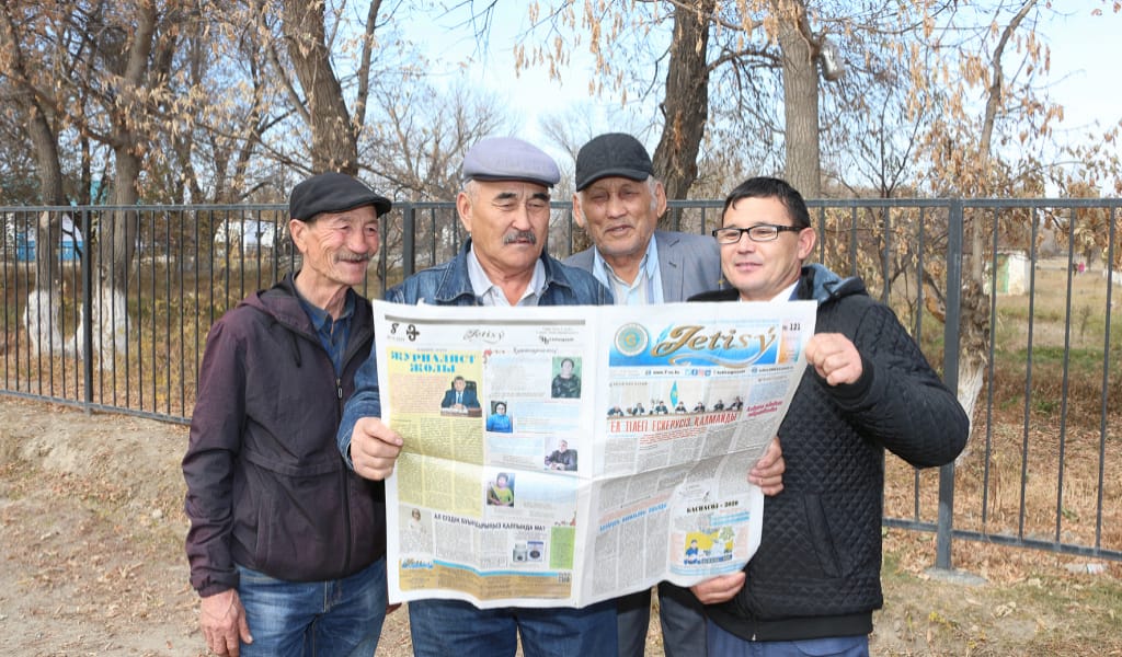 "БІЗ БІЛМЕЙТІН МӘСЕЛЕНІ КӨТЕРЕСІЗДЕР": ГАЗЕТ ТІЛШІЛЕРІ АҚСУ АУДАНЫНДА