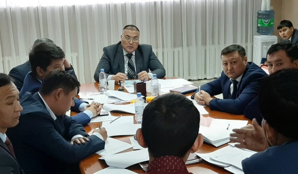 МӘСЕЛЕ ШАШ-ЕТЕКТЕН: ТАЛҒАР АУДАНЫНЫҢ ӘКІМІ ТҰРҒЫНДАРДЫ ҚАБЫЛДАДЫ