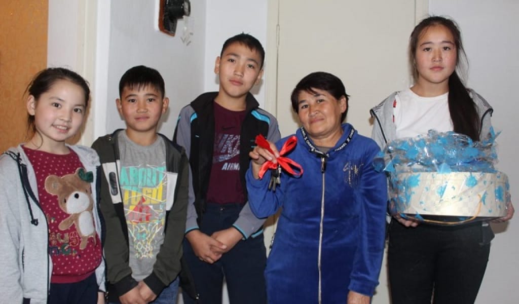 ТҰҢҒЫШ ПРЕЗИДЕНТ КҮНІ: АЛАКӨЛ АУДАНЫНДА 13 ОТБАСЫНА ҮЙ БЕРІЛДІ