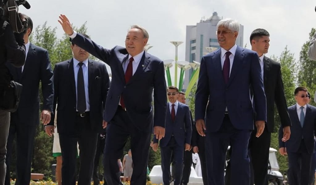 "СЕНЕМІН": АМАНДЫҚ БАТАЛОВ ЖЕТІСУЛЫҚТАРДЫ ТҰҢҒЫШ ПРЕЗИДЕНТ КҮНІМЕН ҚҰТТЫҚТАДЫ