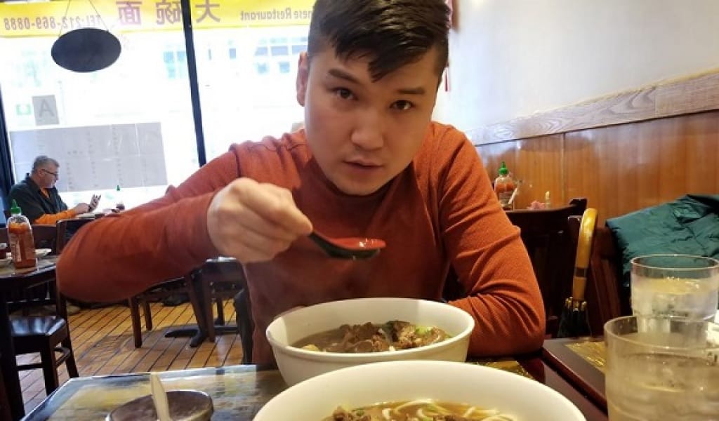 "СУ ТЕГІН": АҚШ ПЕН ҚАЗАҚСТАН МЕЙРАМХАНАЛАРЫНЫҢ АЙЫРМАШЫЛЫҒЫ