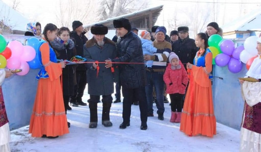 ТҰҢҒЫШ ПРЕЗИДЕНТ КҮНІ: ТАҒЫ БІР КӨПБАЛАЛЫ ОТБАСЫНА ҮЙ БЕРІЛДІ