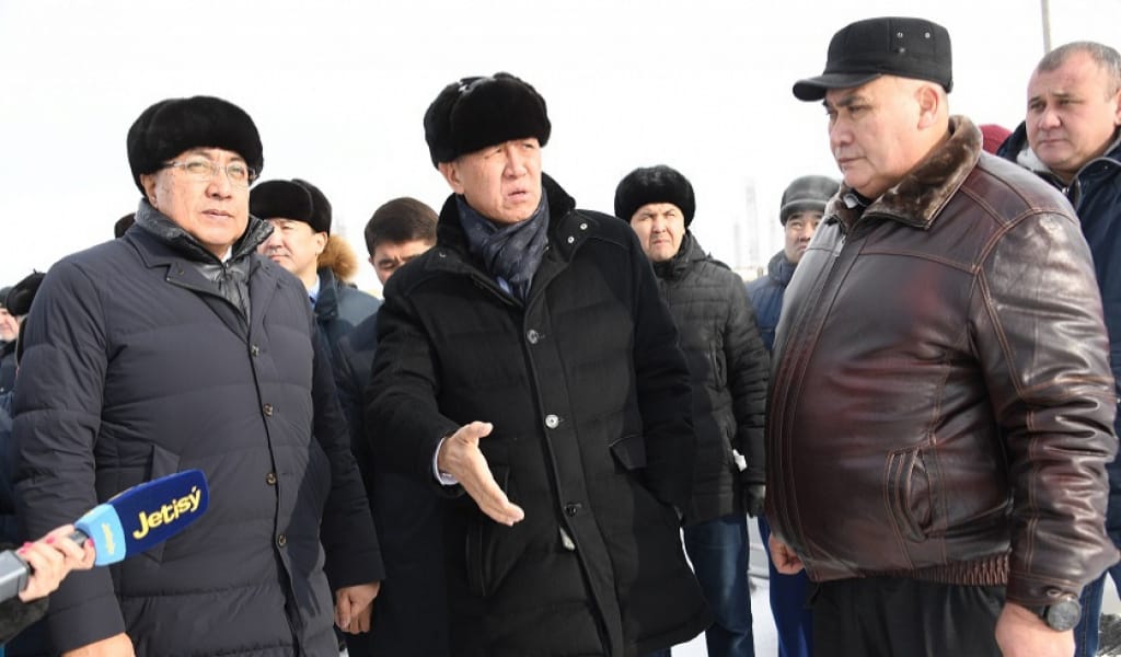 "ТҰРҒЫНДАР ҚАЙТА ОРАЛДЫ": АМАНДЫҚ БАТАЛОВ РАЙЫМБЕК АУДАНЫНА БАРДЫ