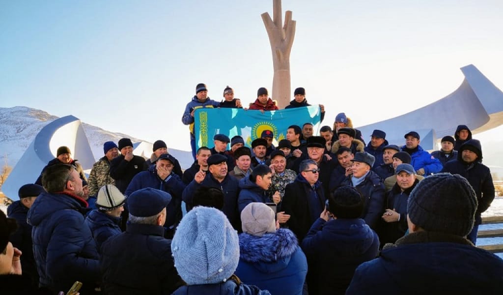 "КІШКЕНТАЙ-АҚ ЕЛМІЗ": ҚЫЗЫЛАҒАШТЫҢ БЕС ЖІГІТІ АЛАШ ЖҰРТЫНА РАХМЕТ АЙТТЫ