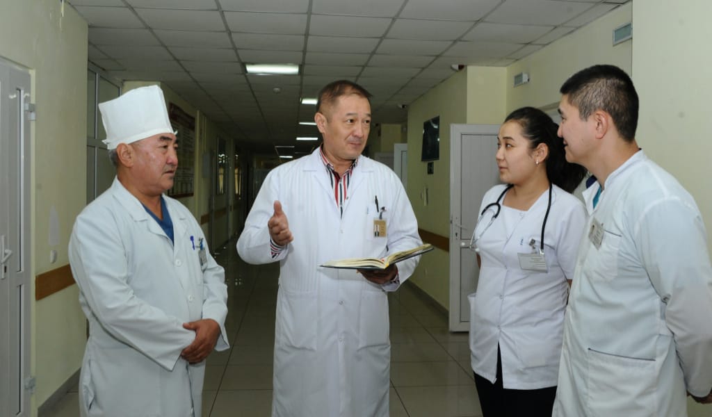 "УАЙЫМДАЙМЫЗ": ТАЛҒАРЛЫҚ ДӘРІГЕРЛЕР ЖЫЛЫНА ОН МЫҢ НАУҚАСТЫ ЕМДЕЙДІ