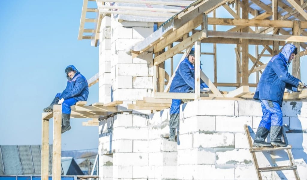"ҚОЙШЫ СОЛАРДЫ": ӨЗБЕКСТАН ҚҰРЫЛЫСШЫЛАРЫН НЕЛІКТЕН ЖАЛДАЙМЫЗ ОСЫ?