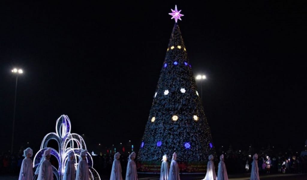 "ЖАЛҒАСТЫРАМЫЗ": АМАНДЫҚ БАТАЛОВ ЖАҢАЖЫЛДЫҚ КОНЦЕРТКЕ ҚАТЫСТЫ