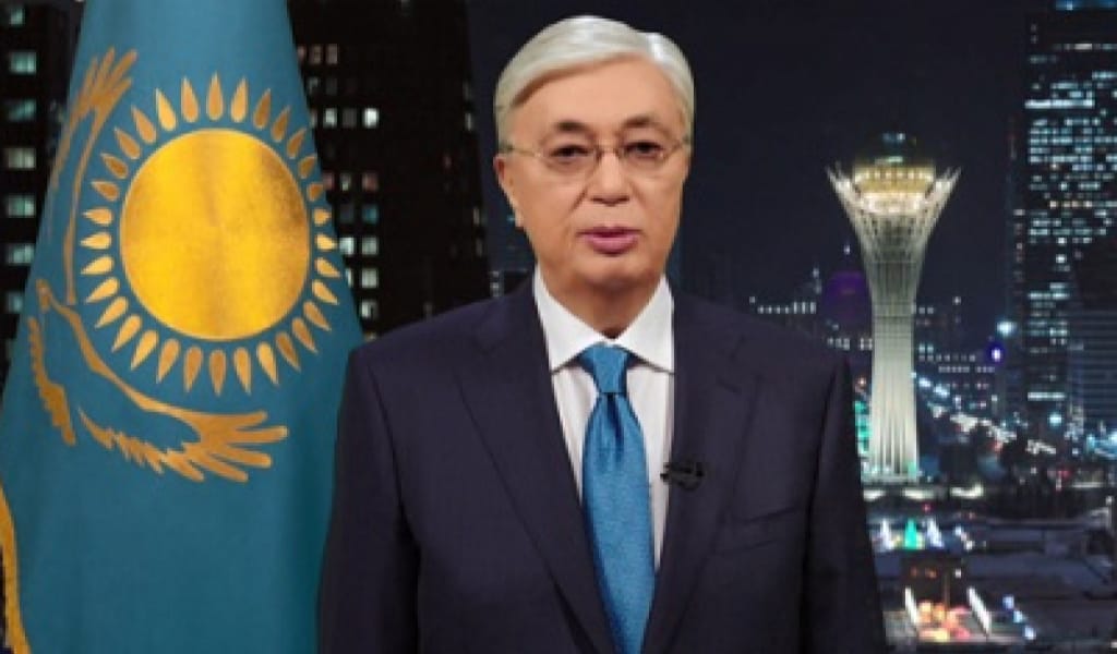 "ШЫРШАСЫЗ, ШАМПАНСЫЗ": ПРЕЗИДЕНТТІҢ ЖАҢА ЖЫЛМЕН ҚҰТТЫҚТАУЫ ҚЫЗУ ТАЛҚЫЛАНДЫ