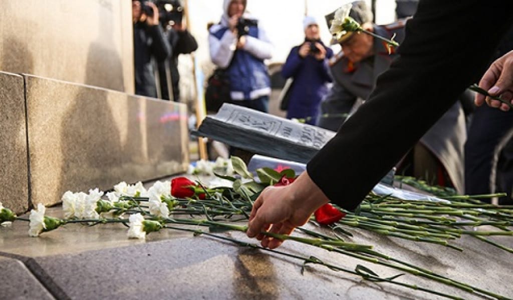 "СТУДЕНТТЕРГЕ СУ ШАШТЫ": ТАЛДЫҚОРҒАНДАҒЫ ЖЕЛТОҚСАН КӨТЕРІЛІСІ