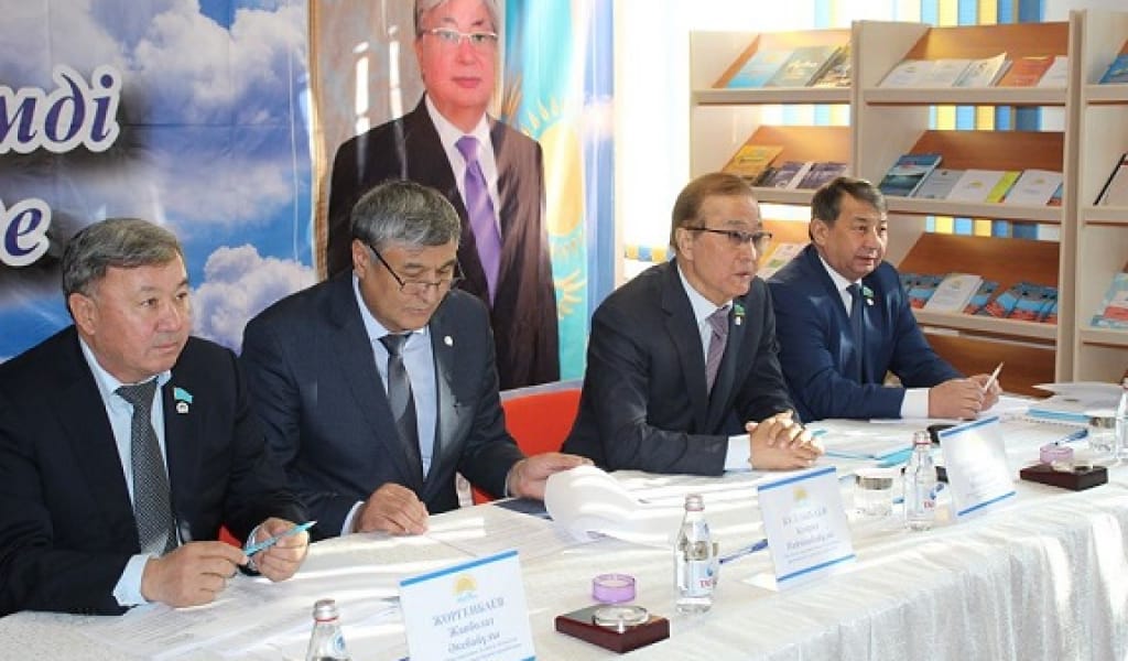 "КҮНІНЕ 22 ЛИТР СҮТ САУЫЛАДЫ": ДЕПУТАТТАР ШАРУАШЫЛЫҚТАРДЫ АРАЛАДЫ