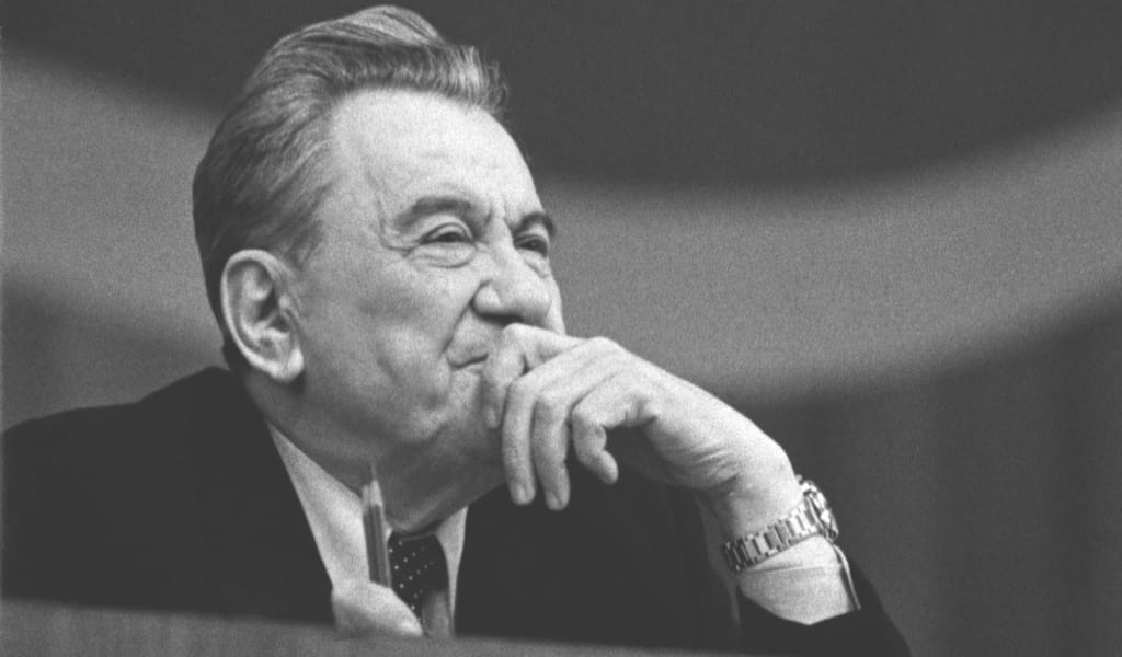 "ҚЫСПАҚТЫ ДА КӨРГЕНБІЗ": БҮГІН - ДІНМҰХАМЕД ҚОНАЕВТЫҢ ТУҒАН КҮНІ