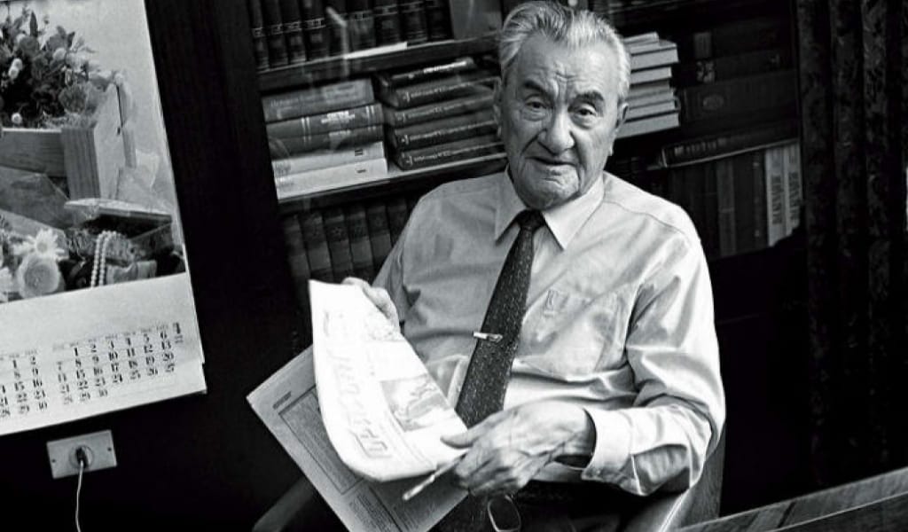 "ӘДЕТІ ЕДІ": ДІНМҰХАМЕД ҚОНАЕВ КҮНІНЕ 200 БЕТ КІТАП ОҚЫҒАН