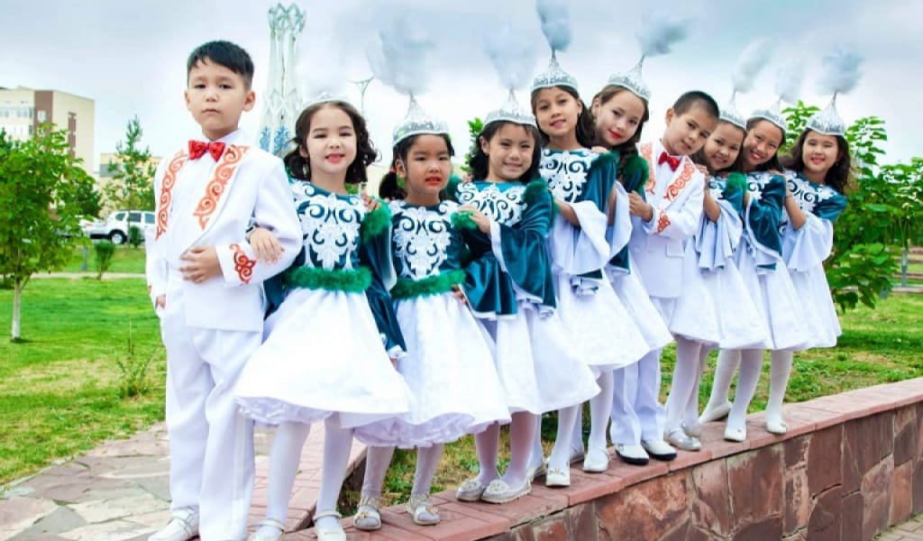 "MELODY KIDS": ЕЛБАСЫНЫҢ АЛДЫНДА ӨНЕР КӨРСЕТКЕН ВОКАЛДЫ ТОП