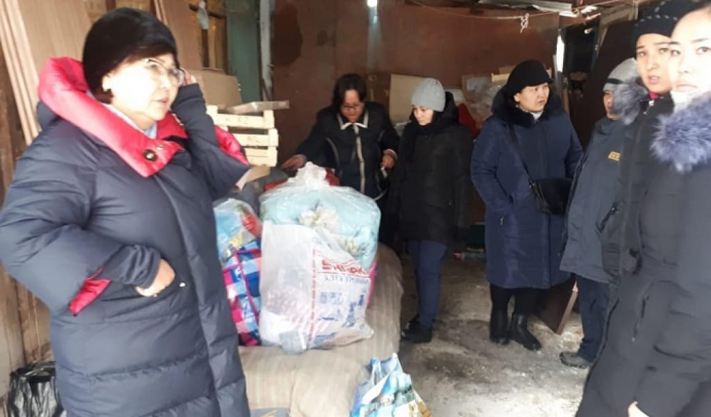 ІЛЕ АУДАНЫНДА ҮЙІ ӨРТЕНГЕН ОТБАСЫНА КӨМЕК КӨРСЕТІЛДІ