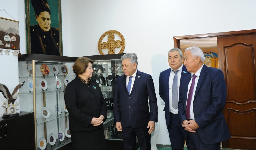 ЖОЛДАУ – ӨРЛЕУ ӨЗЕГІ