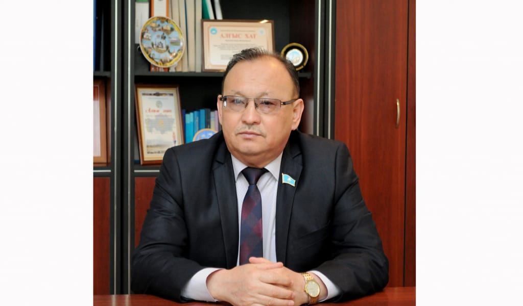 ДЕПУТАТ: "АЙ - МӘҢГІЛІК, КҮН - МӘҢГІЛІК, АБАЙ - МӘҢГІЛІК"