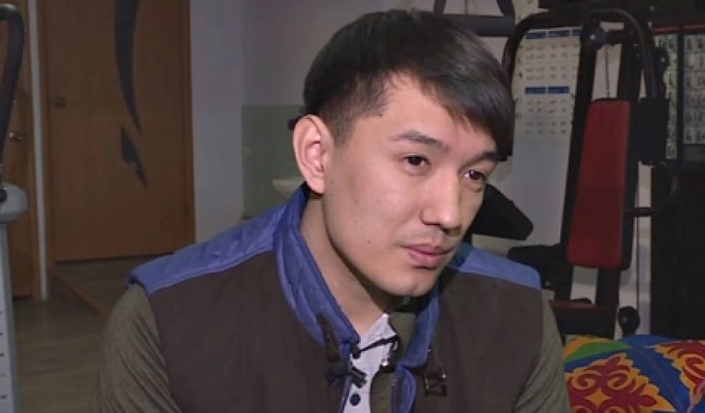 "ЕЛДОС, БАЛАМ": АМАНДЫҚ БАТАЛОВ ЖАС КӘСІПКЕРГЕ ҚОЛДАУ КӨРСЕТТІ