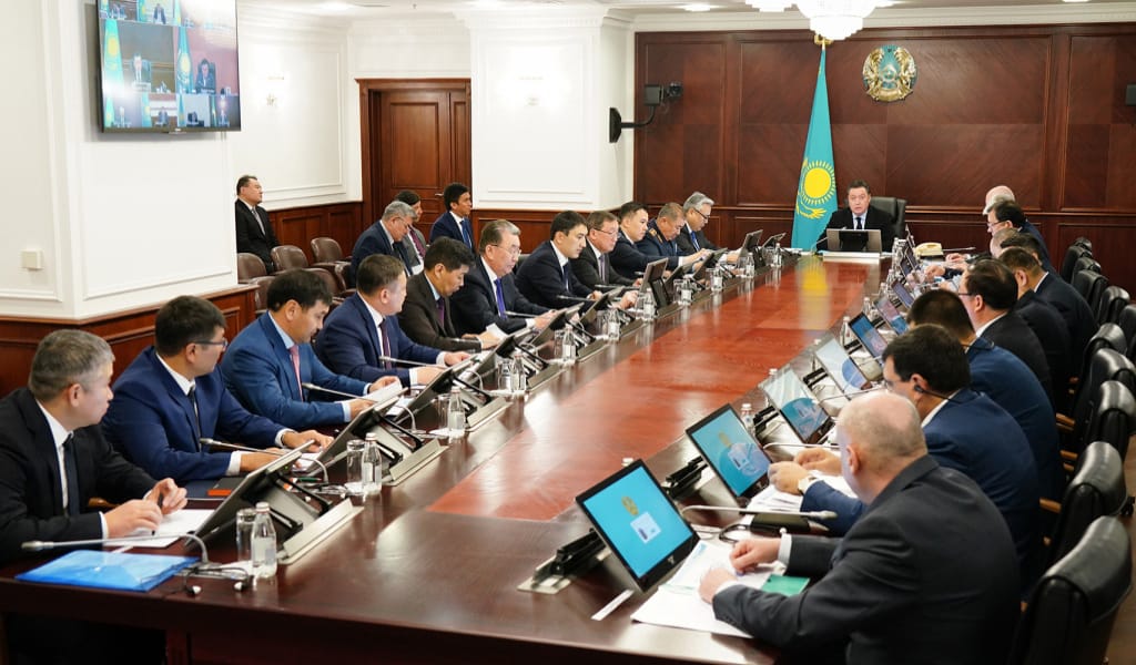 "АУЫЛ ТҰРҒЫНДАРЫН ОҚЫТТЫҚ": ОБЛЫС ӘКІМІ ЖОЛ ҚҰРЫЛЫСЫ ЖАЙЛЫ БАЯНДАДЫ