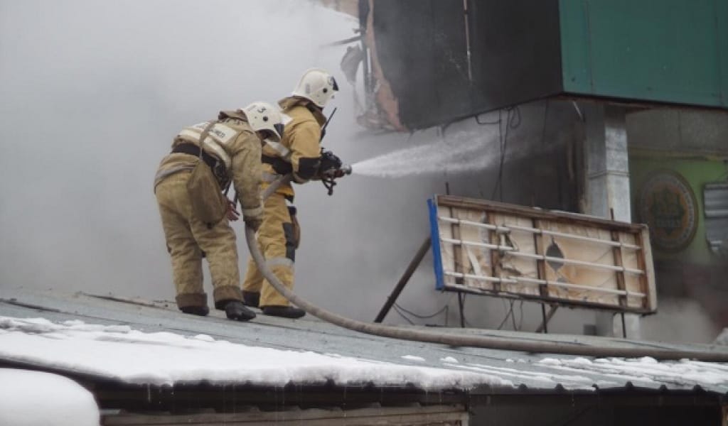 "БЕТІН КҮЙІК ШАЛДЫ": "ДӘУЛЕТ" САУДА ҮЙІНДЕГІ ӨРТТЕН БІР АДАМ ЖАРАҚАТТАНДЫ